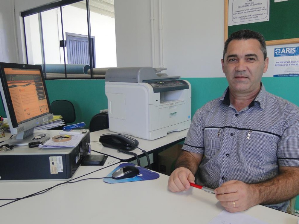 Chefe da agência da Casan - Acioni da Silva (Foto: Itaionara Recco)