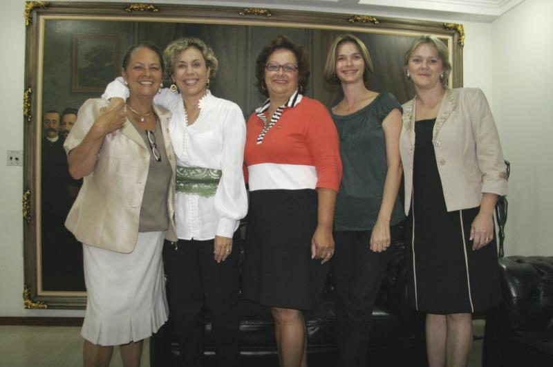 Deputadas Ada de Luca, Ana Paula Lima, Dirce Heiderscheidt, Angela Albino e Luciane Carminatti (Foto: Alberto Neves/Agência AL)