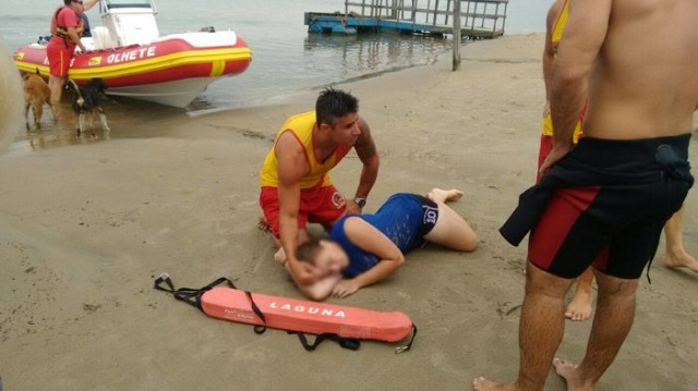 Adolescente é resgatada após se afogar no Canal dos Molhes da Barra, em Laguna