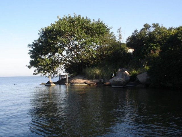 Corpo é localizado na Lagoa Santo Antônio, em Laguna
