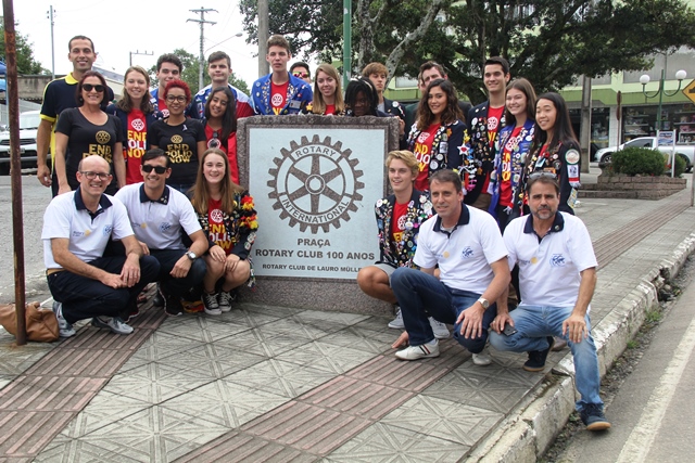Programa de Intercâmbio do Rotary Club traz grupo com jovens de nove nacionalidades a Lauro Müller