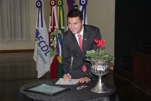 Gustavo de Farias Lolli, assume o cargo de presidente da Câmara de Dirigentes Lojistas – CDL de Orleans 