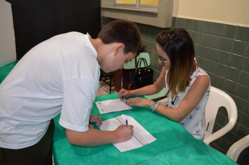Cinco escolas de Criciúma participam no primeiro dia de votação do projeto Câmara Mirim 5