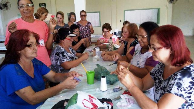 Colcha feita a “mil mãos” reverterá dinheiro para Casa Rosa, em Içara