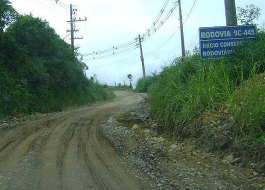 Esperança de asfalto no caminho de Siderópolis a Urussanga