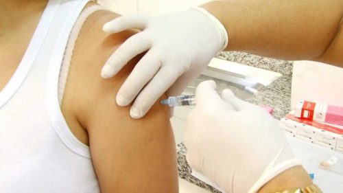 Secretaria de Saúde intensifica vacinação de adolescentes e meninos contra meningite C e HPV