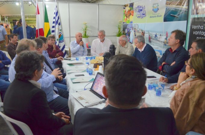 Prefeitos da Amrec participam de reunião itinerante em Balneário Rincão