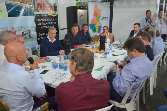 Prefeitos da Amrec participam de reunião itinerante em Balneário Rincão