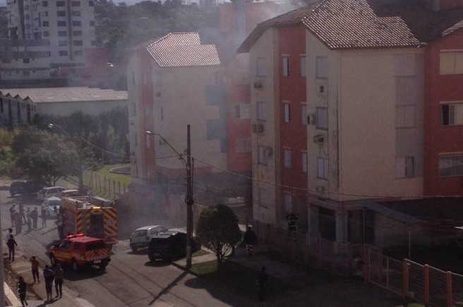Fogo atinge apartamento em Criciúma