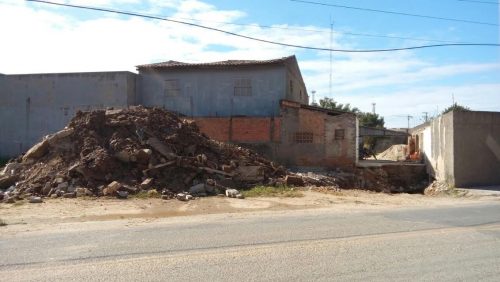 Imóvel irregular é demolido pela Secretaria de Obras de Morro da Fumaça