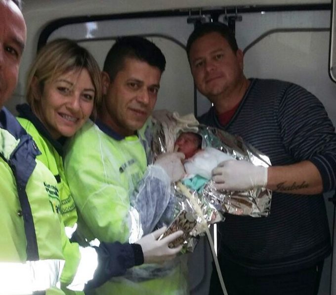 Jovem dá à luz no acostamento da BR-116 na Serra de SC