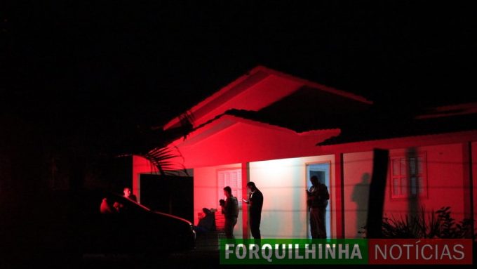 Moradora é morta a facadas e R$ 5 mil são roubados, em Forquilhinha