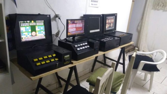 Polícia apreende cinco máquinas de jogos de azar em TubarãoPolícia apreende cinco máquinas de jogos de azar em Tubarão