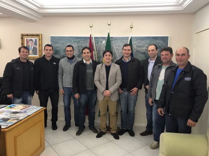 Representantes do Sertão do Rio Bonito visitam gabinete do prefeito de Braço do Norte