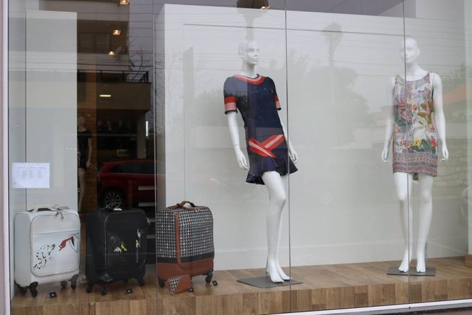 Procon e lojistas de Orleans lançam projeto para colocação de preços nas vitrines