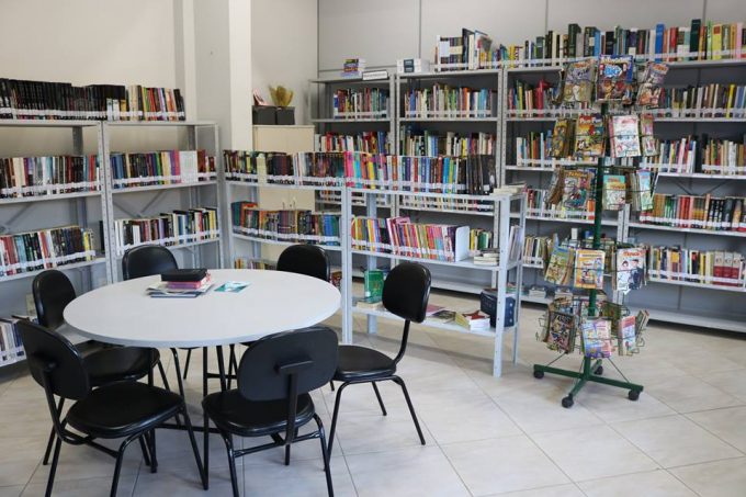 Biblioteca Municipal de Orleans atende gratuitamente com mais de 4 mil exemplares