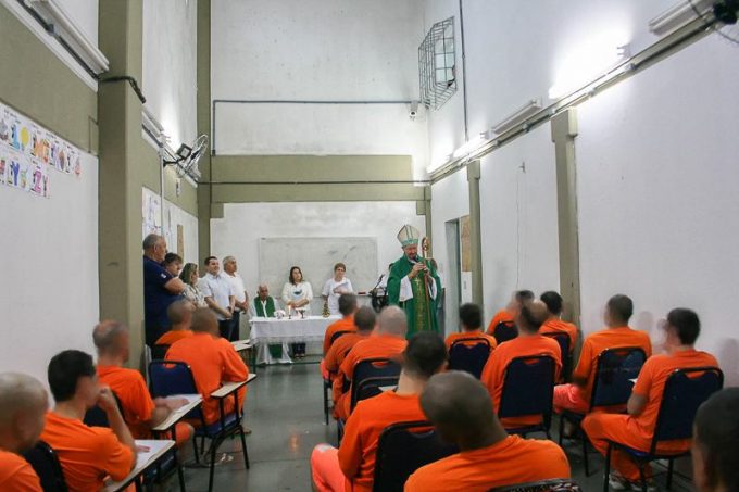 Pastoral Carcerária: mais do que chocolates, presença de Cristo no cárcere