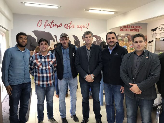 Prefeito de Braço do Norte lidera comitiva na Agroleite em Castro, no Paraná