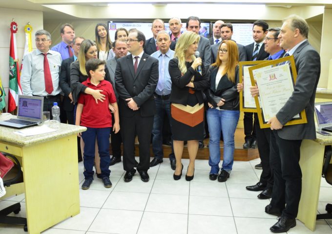 Reitora e vice-reitor da Unesc são homenageados por vereadores de Criciúma