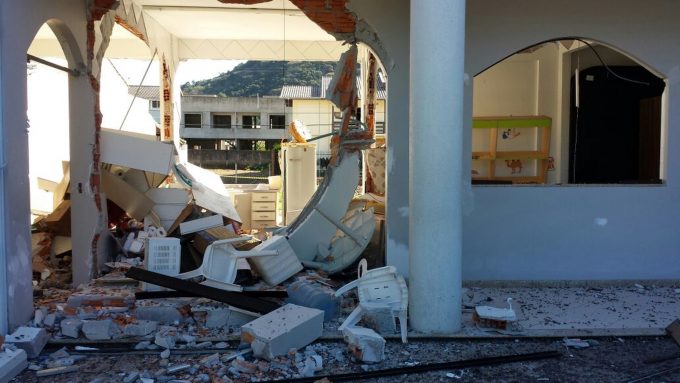 Explosão em igreja deixa feridos em Balneário Camboriú