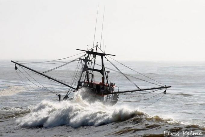 Mar continua desfavorável para navegação e pesca