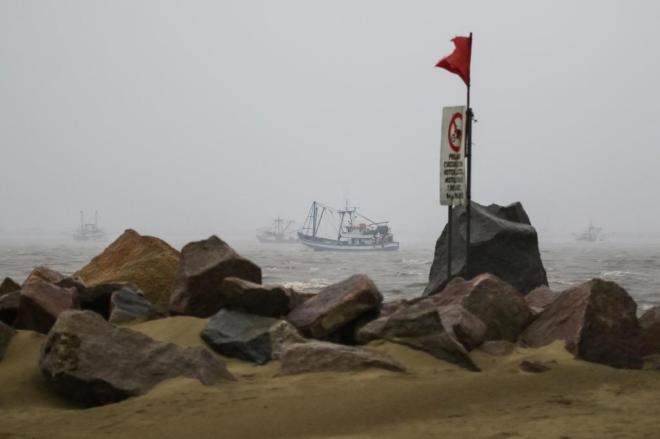 Marinha faz buscas a embarcação desaparecida com sete tripulantes na costa do Rio Grande do Sul
