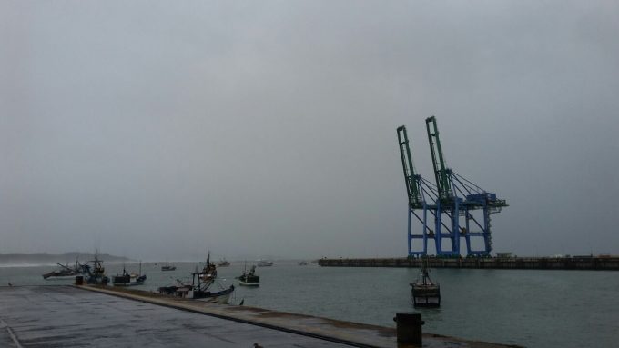 Navios aguardam reabertura do Porto de Imbituba