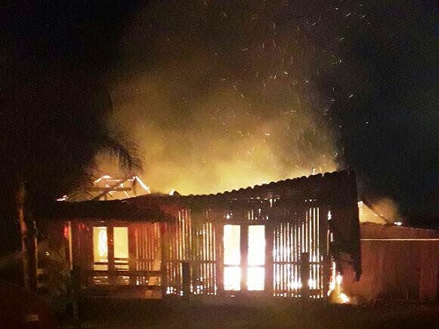 Residência é totalmente destruída por incêndio em Cocal do Sul