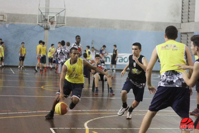 Atleta júnior de Criciúma joga basquete nos Estados Unidos