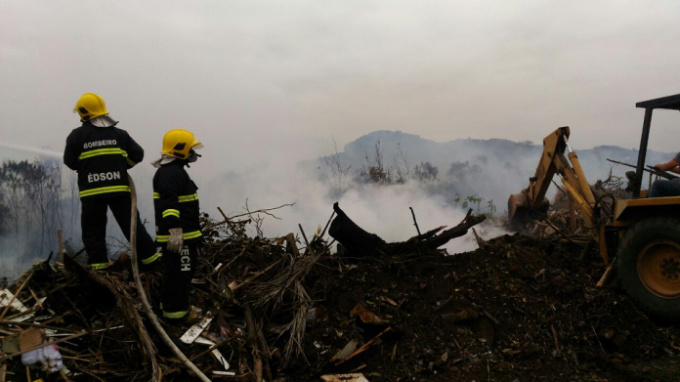 Incêndio atinge área de quase dois hectares, em Capivaro de BaixoIncêndio atinge área de quase dois hectares, em Capivaro de Baixo