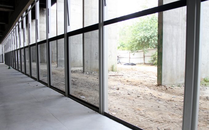 Vidros começam a ser instalados no Paço Municipal - Foto de Émerson Justo (2)