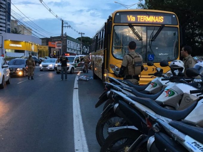 Acidente ônibus atropela mulher em Criciúma