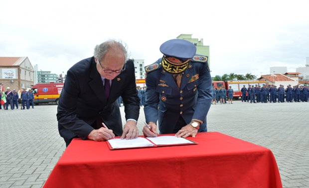 Termo de cooperação para integrar serviço do Corpo de Bombeiros com Samu é assinado