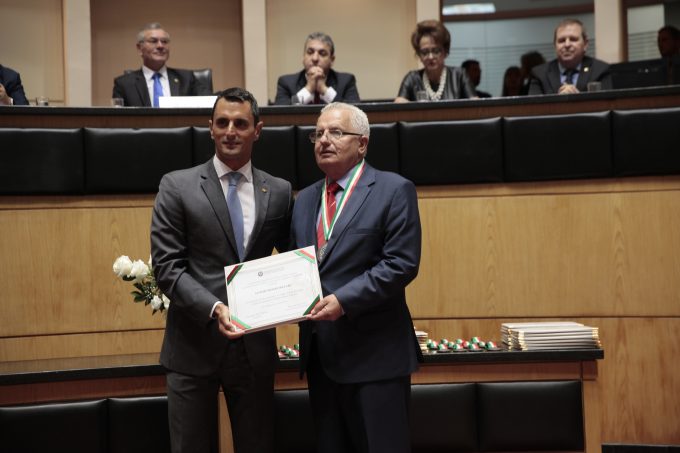 Genésio Moisés Spillere recebe a mais alta honraria da Assembleia Legislativa
