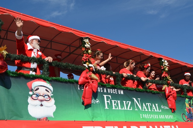 Trem de Natal da Ferrovia Tereza Cristina passa por Siderópolis e acentua espírito natalino