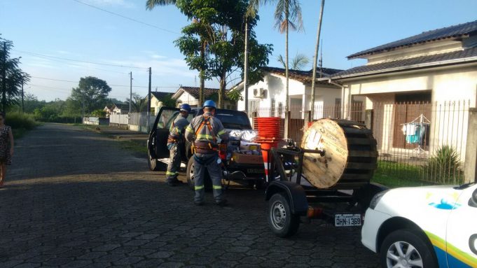 Contato Internet amplia fibra óptica na localidade de Vila Esperança