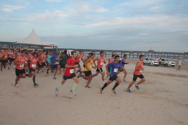 Corrida Noturna reúne 300 atletas em Balneário Rincão