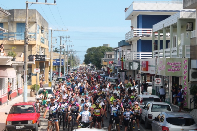 Passeio ciclístico atrai 3,5 mil ciclistas