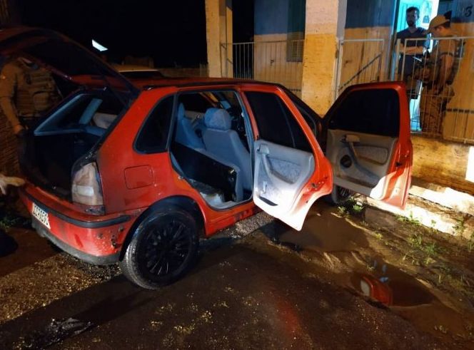 Carro pega fogo em Criciúma