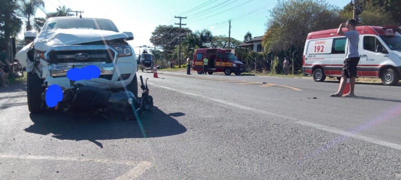 Motociclista fica gravemente ferida após colisão com caminhonete na SC-445, em Içara