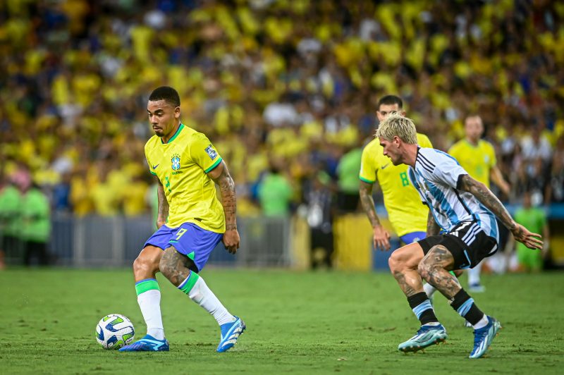 Brasil perde para a Argentina, no Maracanã, em jogo marcado por